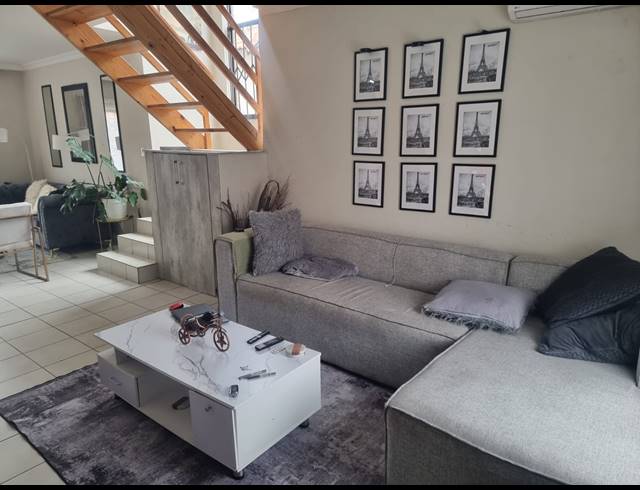3 BEDROOM TOWNHOUSE FOR SALE IN WATERVAL EAST